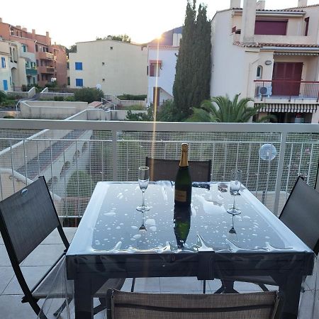 Superbe T2 en centre ville au calme à deux pas du marché Cavalaire-sur-Mer Extérieur photo
