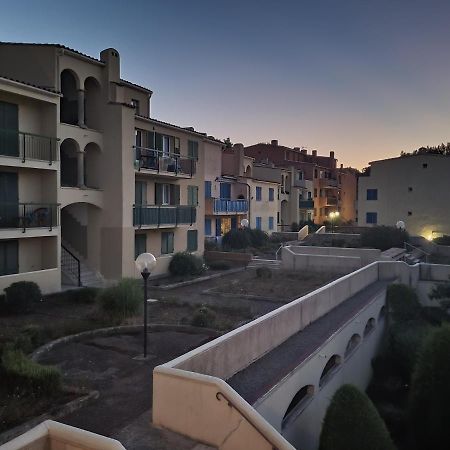 Superbe T2 en centre ville au calme à deux pas du marché Cavalaire-sur-Mer Extérieur photo